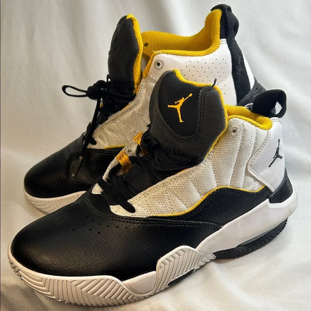 Jordan Stay Loyal 'White Taxi Black' sneakers. Size 5y - Picture 5 of 7